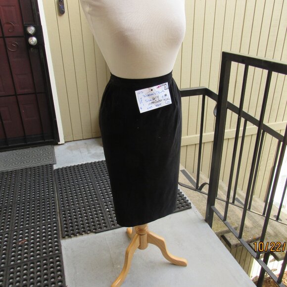 #512  WOMEN'S COTTON VELVETEEN STYLE BLACK SKIRT (SIZE 14) - Picture 4 of 4